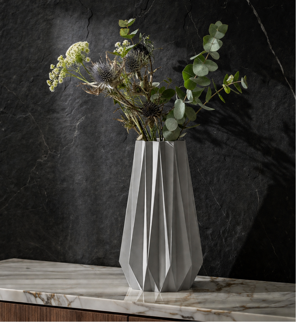 Moderne Vase Forma Trivara aus nachhaltigen Rohstoffen, in Deutschland gefertigt, umweltfreundlich verpackt