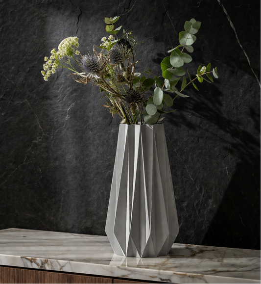 Moderne Vase Forma Trivara aus nachhaltigen Rohstoffen, in Deutschland gefertigt, umweltfreundlich verpackt
